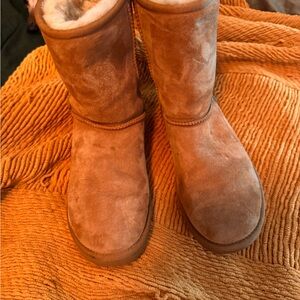 Ugg short boots